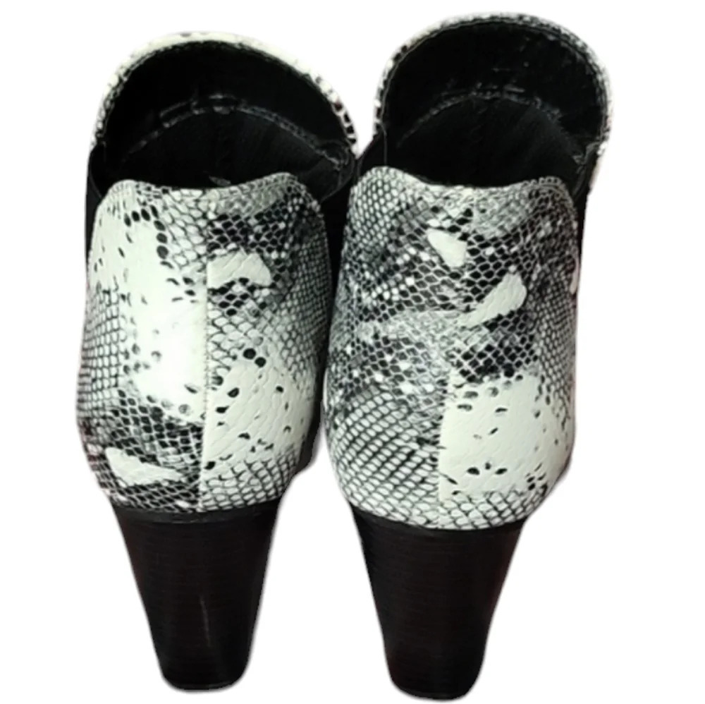 NWT Forever Faux Snake Skin Booties - Picture 2 of 6